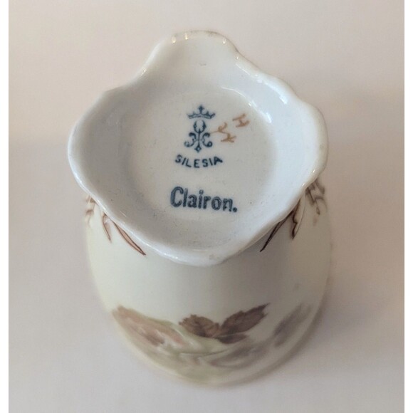 Hermann Ohme Old Ivory Silesia Clairon Cup with Saucer - Picture 7 of 10